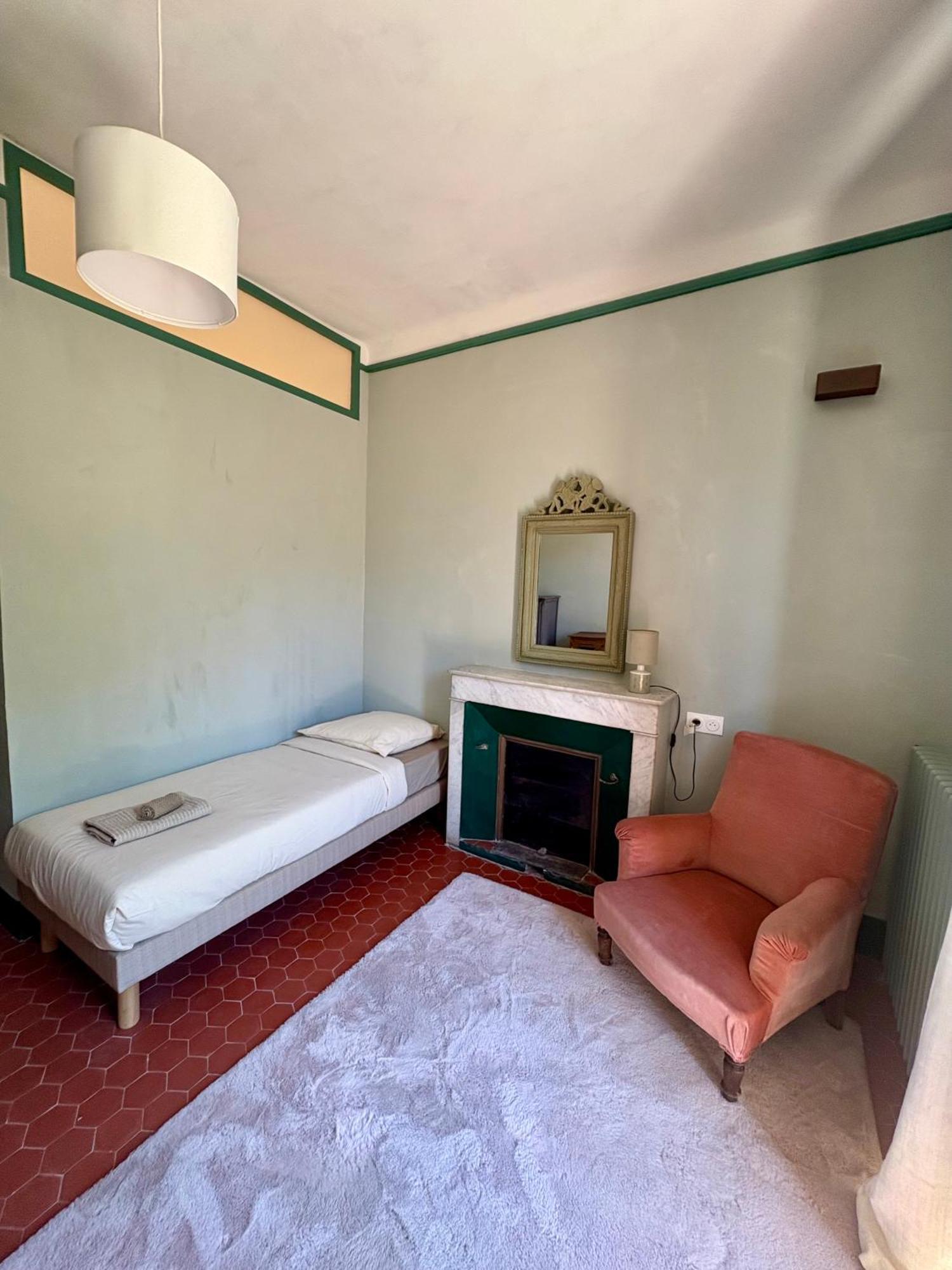 Couette-café Bassin-chambre D'hote-villa Magdala Hyères