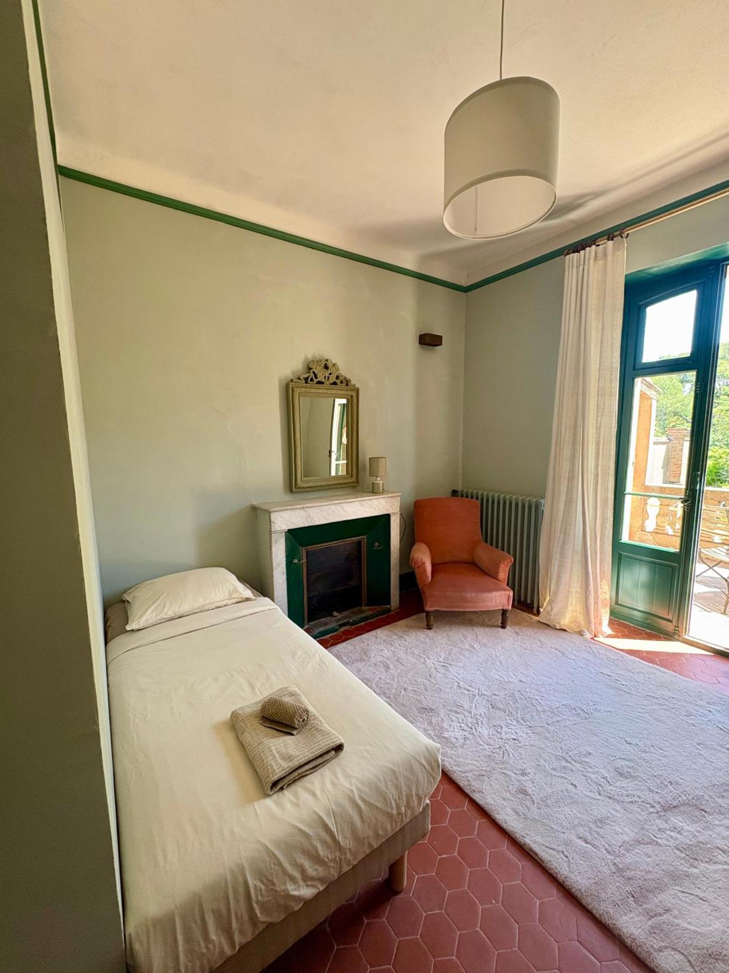 Bassin-chambre D'hote-villa Magdala *
